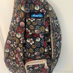 KAVU Women's Floral Sling Bag - Black and Red